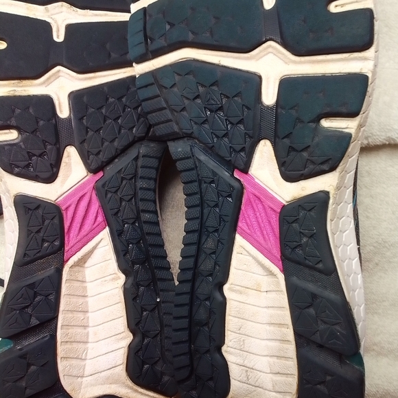 30% is the marked price-ASICS Women’s  Tennis shoes Size 8 - Picture 6 of 9